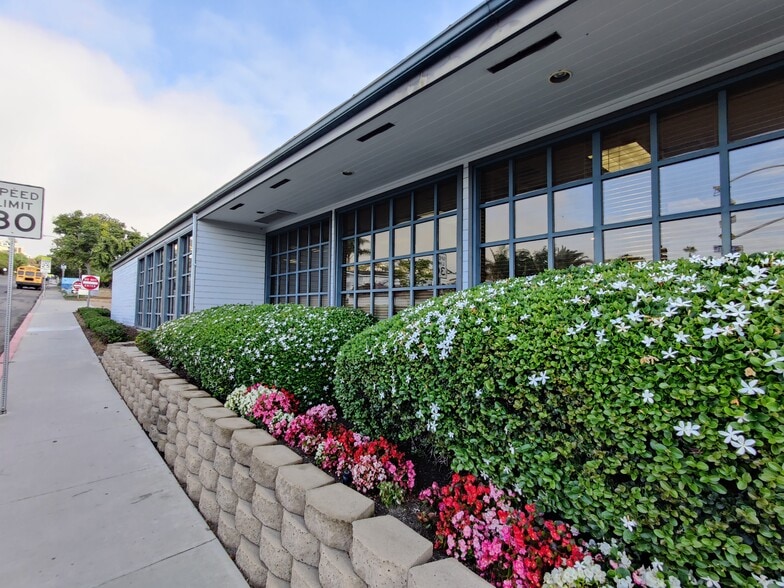 More Photos Of 1004 Rosecrans St, San Diego Bank For Lease