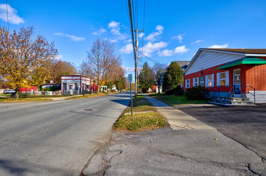 More Photos Of 48 Lincoln Ave, Saratoga Springs Freestanding For Sale