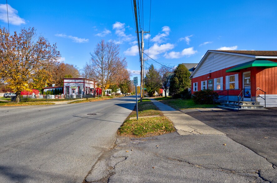 More Photos Of 48 Lincoln Ave, Saratoga Springs Freestanding For Sale