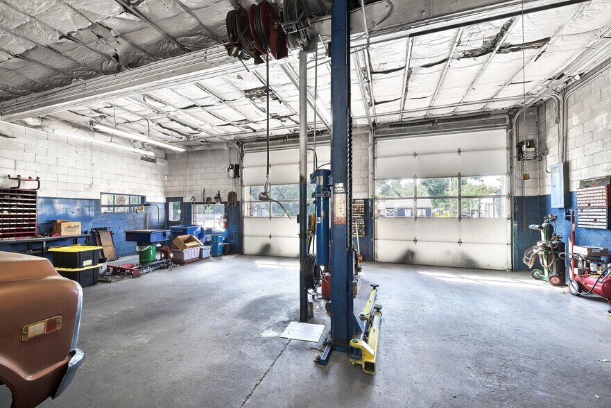 More Photos Of 30 S Latah St, Boise Auto Repair For Sale