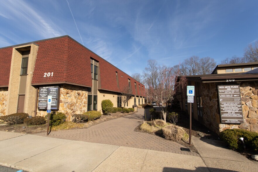 More Photos Of 201 S Livingston Ave, Livingston Medical For Lease