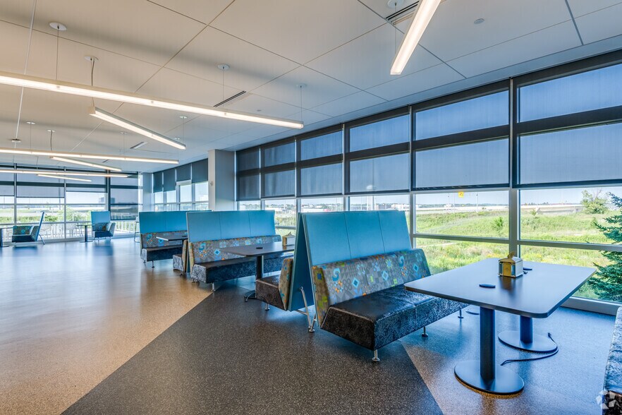 More Photos Of 1425 Discovery Pky, Wauwatosa Office For Sale