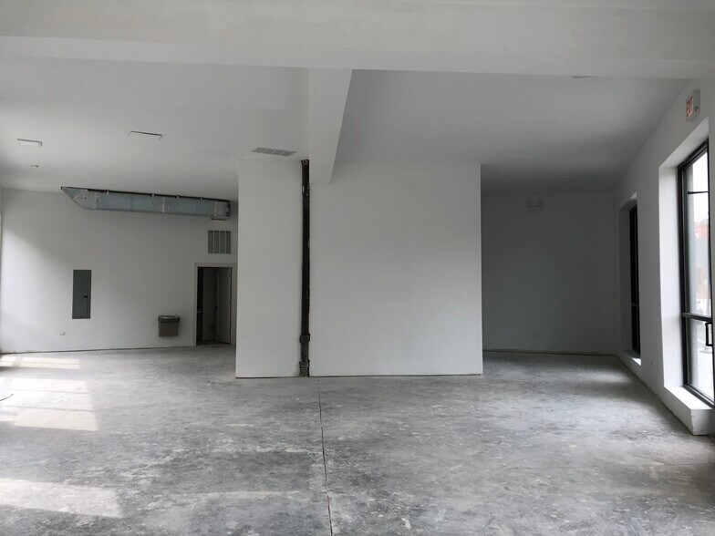 More Photos Of 2800 N Lincoln Ave, Chicago Storefront Retail Residential For Lease