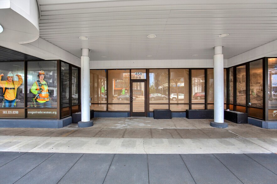 More Photos Of 454 SE 187th Ave, Portland Office For Sale