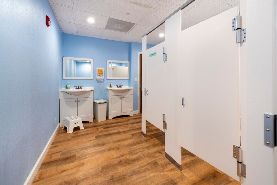 More Photos Of 8201 W Mcnab Rd, Tamarac General Retail For Sale