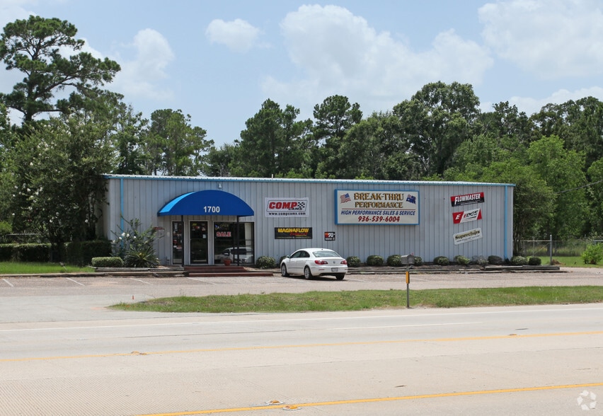 More Photos Of 1700 N Loop 336 E, Conroe Auto Repair For Lease