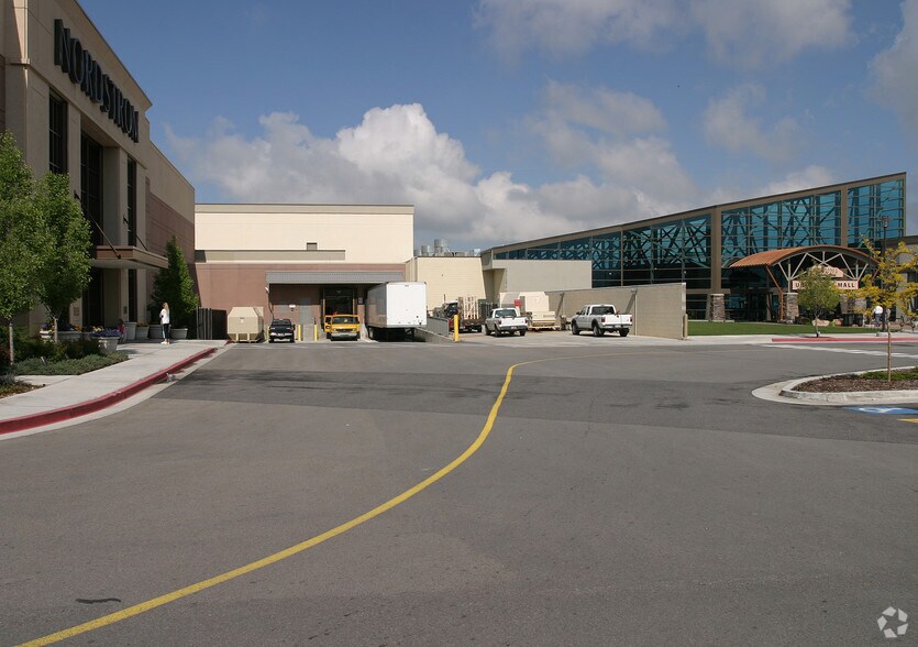 More Photos Of 575 E University Pky, Orem General Retail For Lease