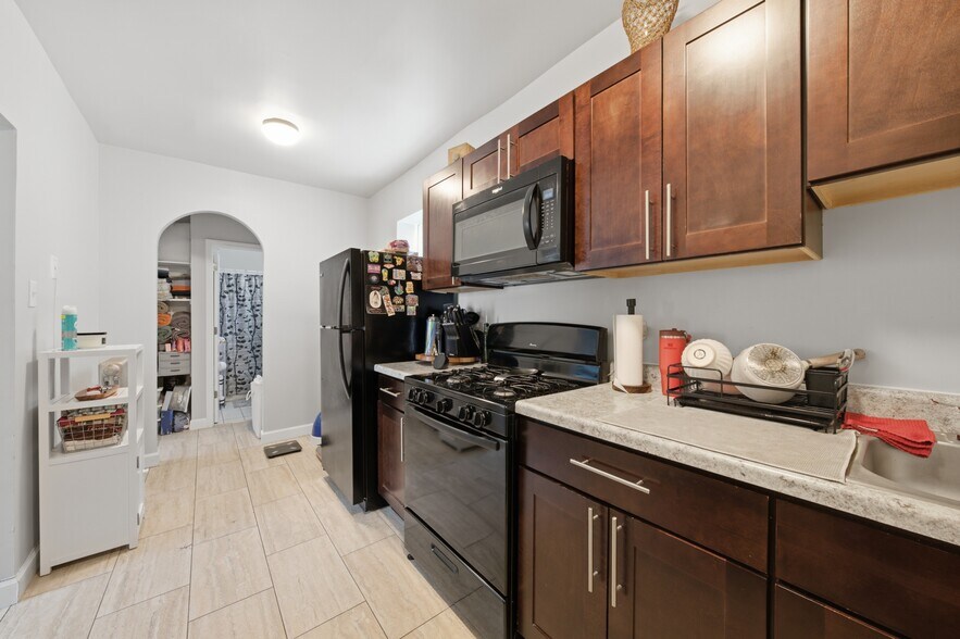 More Photos Of 4742-4748 S Drexel Blvd, Chicago Apartments For Sale