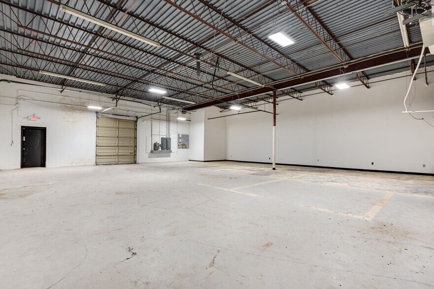 More Photos Of 4810-4820 Old National Hwy, Atlanta Unknown For Lease