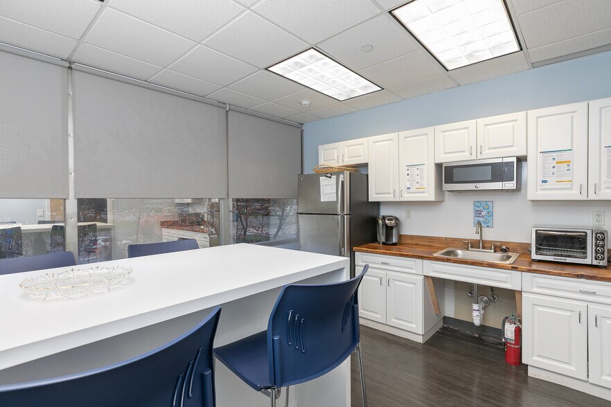 More Photos Of 4175 Veterans Memorial Hwy, Ronkonkoma Office Residential For Lease