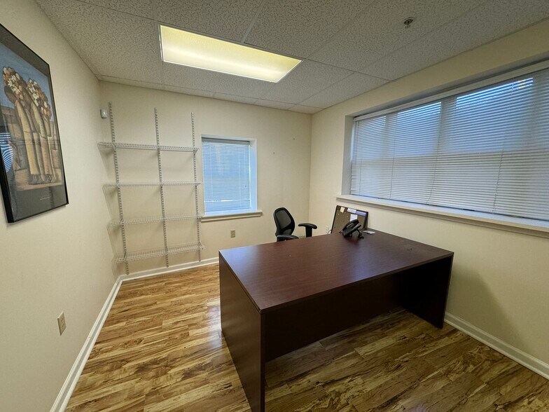 More Photos Of 815 Greenwood Ave, Jenkintown Office For Sale