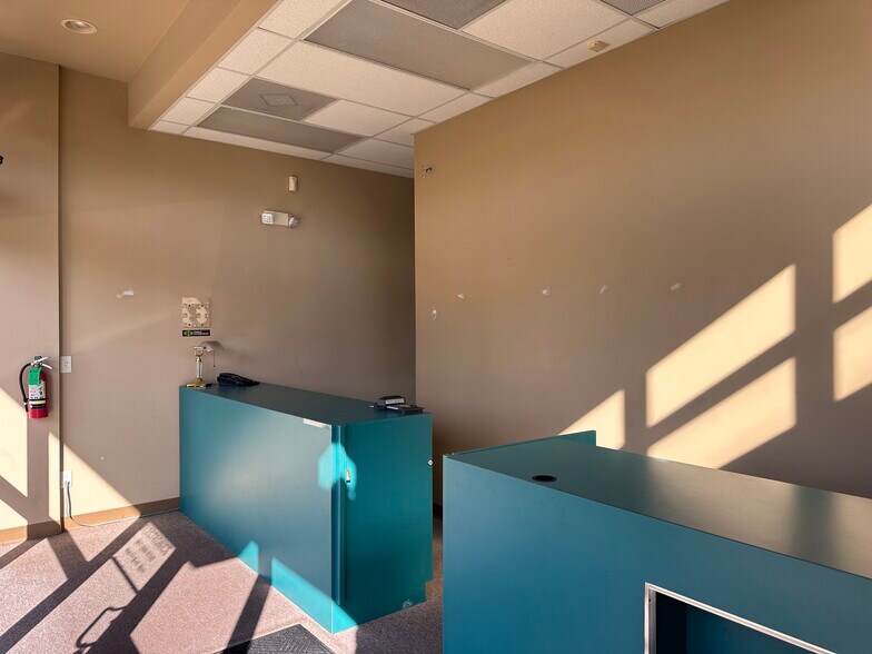 More Photos Of 1533 Bonnie Ln, Cordova General Retail For Lease