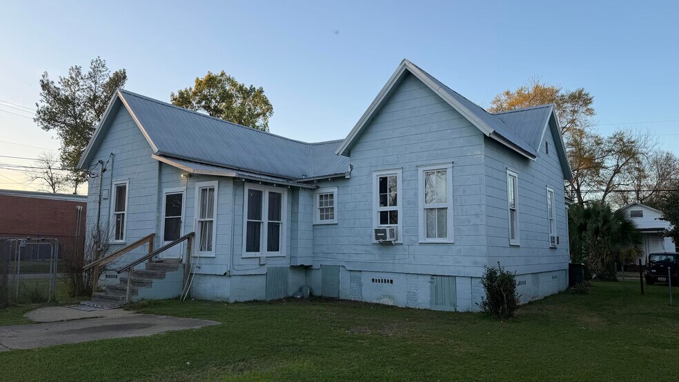 More Photos Of 1103 W Burdeshaw St, Dothan Apartments For Sale
