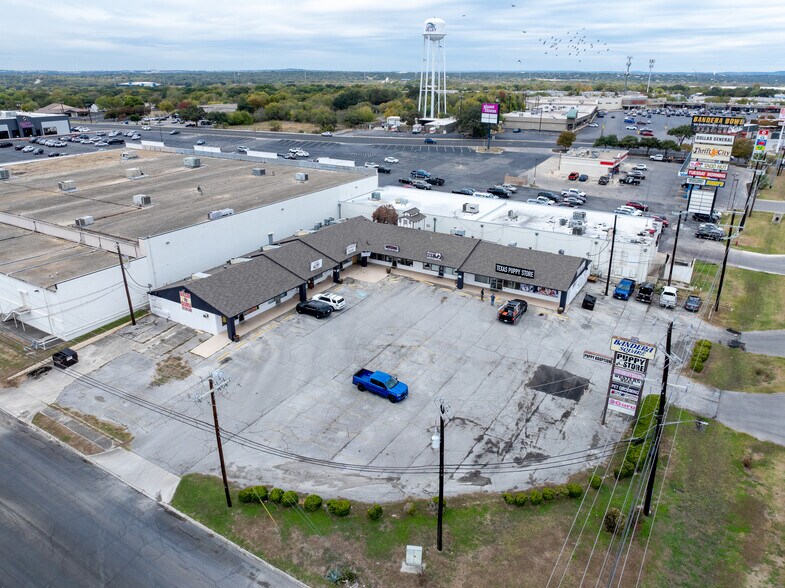 More Photos Of 6904- Bandera Rd, San Antonio Unknown For Lease