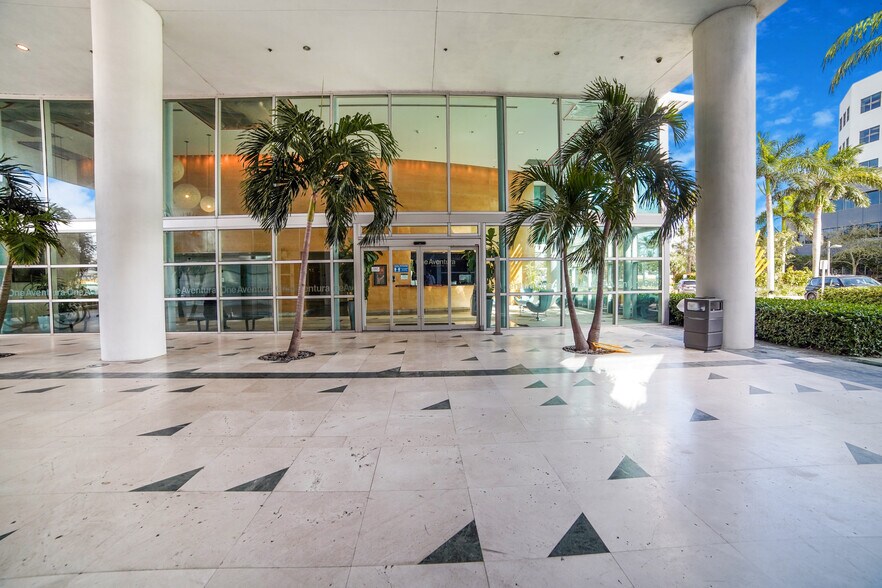 More Photos Of 20900 NE 30th Ave, Aventura Office Residential For Lease