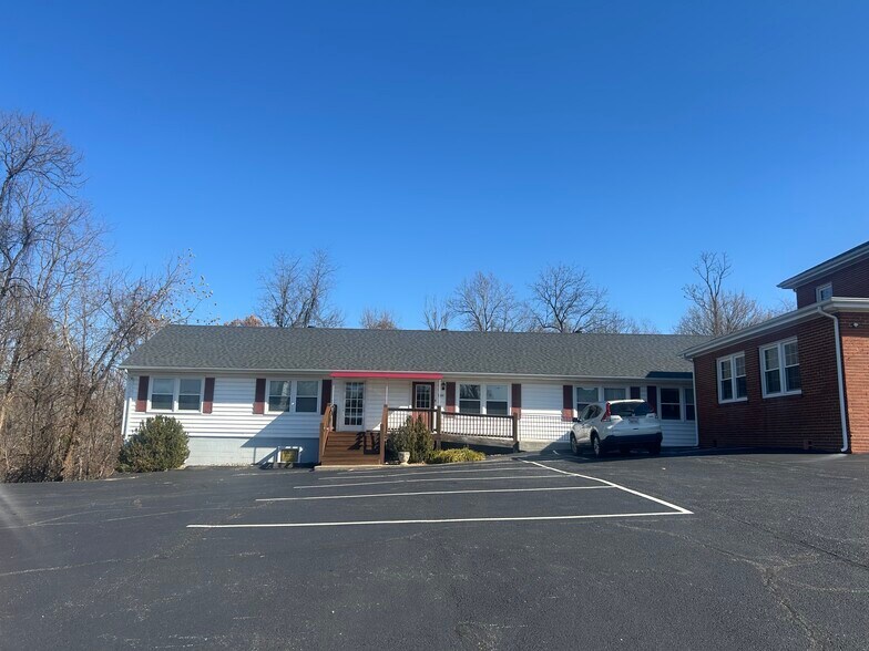 More Photos Of 114 Lexington Tpke, Amherst Medical For Lease