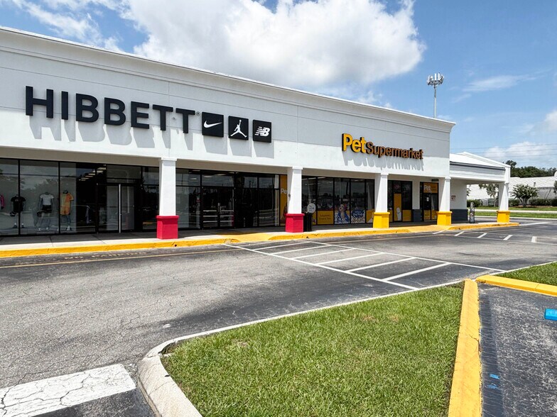More Photos Of 2219-2259 Citrus Blvd, Leesburg Unknown For Lease