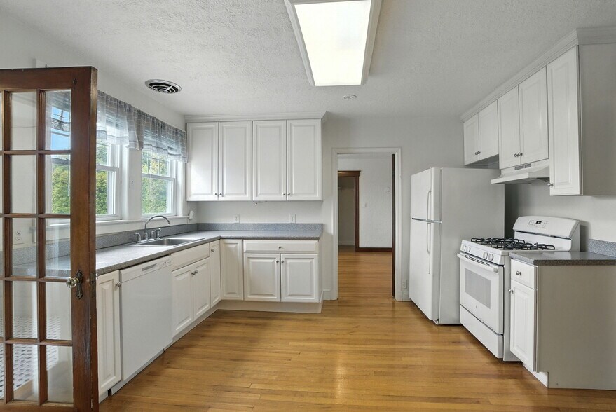 More Photos Of 177-179 Massachusetts Ave, North Andover Apartments For Sale