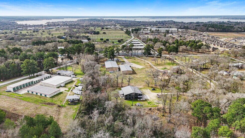 More Photos Of 12726 Moon Rd, Willis Loft Creative Space For Sale