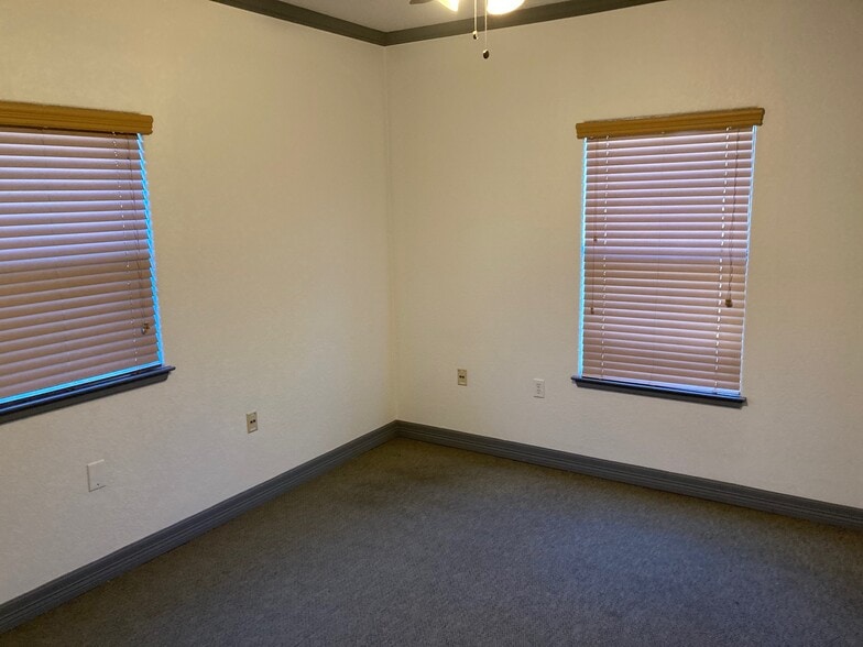 More Photos Of 2851 Joe Dimaggio Blvd, Round Rock Office For Sale