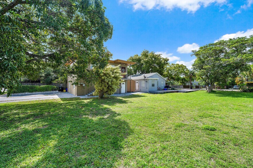More Photos Of 940 Charles St, West Palm Beach Multifamily For Sale