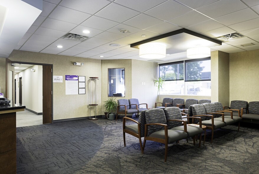 More Photos Of 135-175 Froehlich Farm Blvd, Woodbury Unknown For Lease