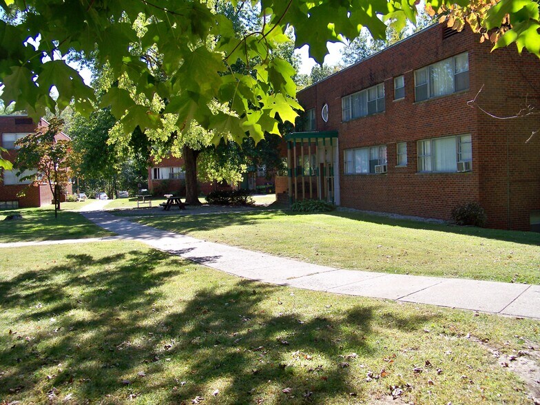 More Photos Of 1101 Washington Ave, Alton Apartments For Sale