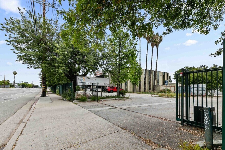 More Photos Of 9036 Winnetka Ave, Northridge Loft Creative Space For Lease