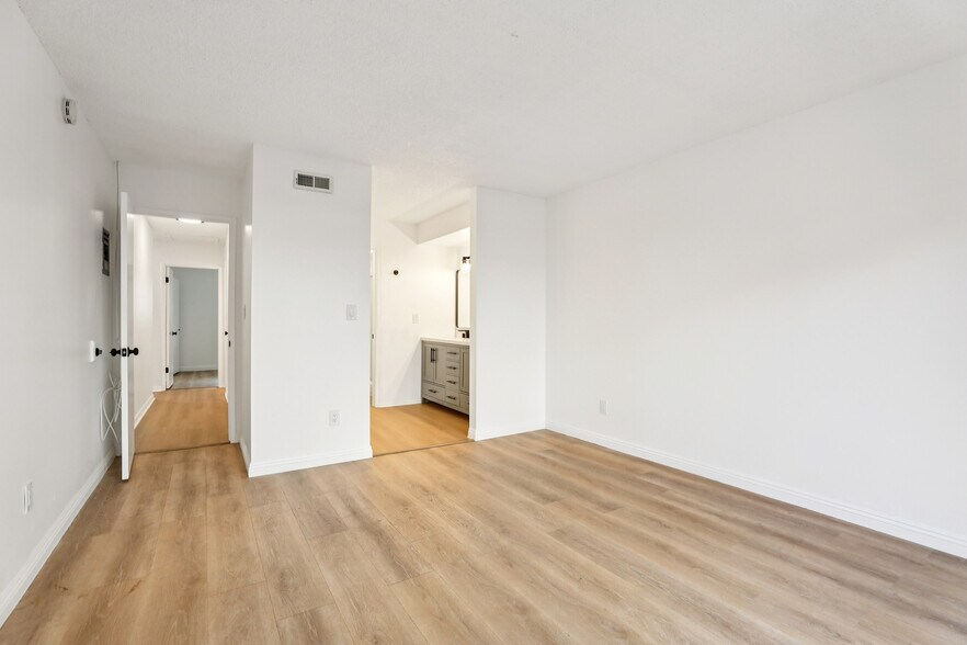 More Photos Of 13561 Arizona St, Westminster Apartments For Sale