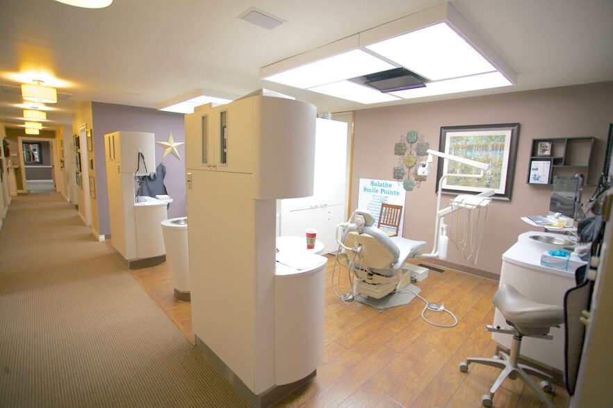 More Photos Of 106 E 2nd St, Molalla Medical For Sale