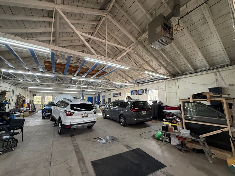 More Photos Of 9 Wilson Dr, New Castle Auto Repair For Lease