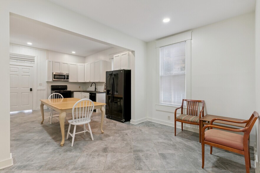 More Photos Of 1113 Grant St, Brunswick Apartments For Sale
