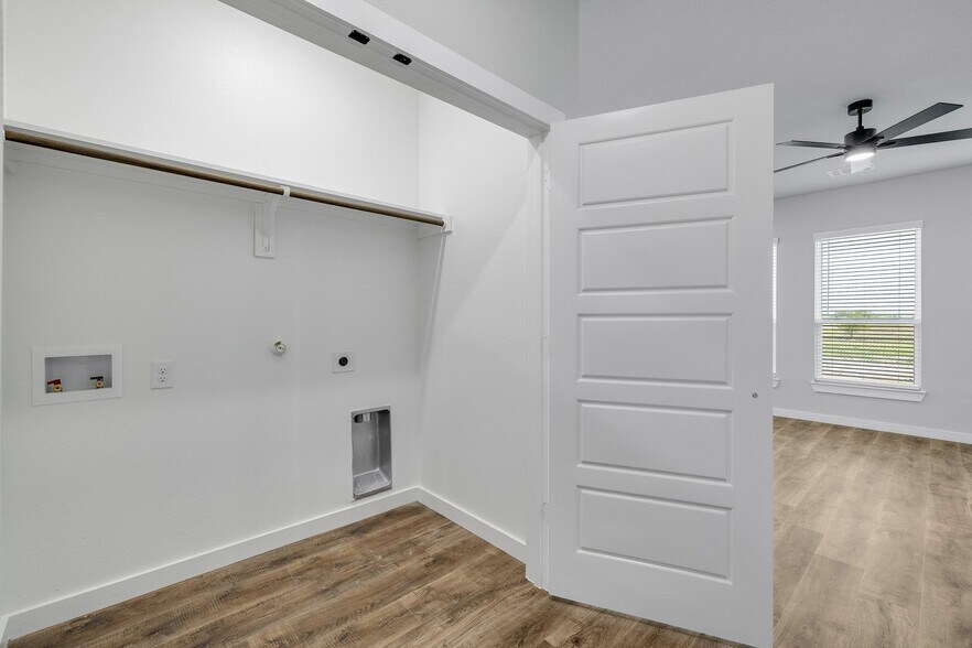 More Photos Of 651-655 Clovis St, Midlothian Apartments For Sale