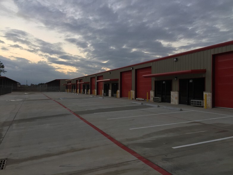 More Photos Of 18207 N Eldridge Pky, Tomball Warehouse For Lease