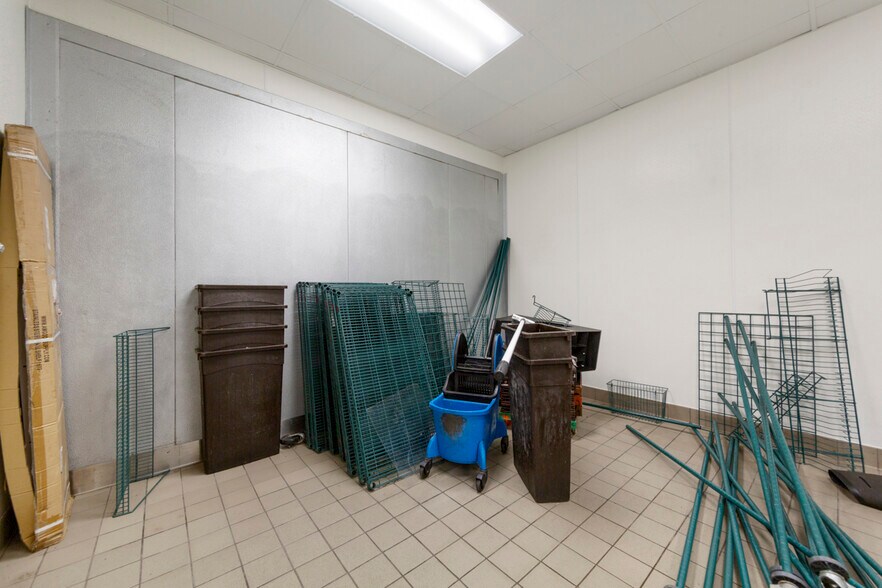 More Photos Of 101 W Lind St, Mankato Fast Food For Sale