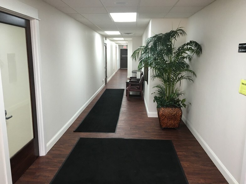More Photos Of 1676 Viewpond Dr SE, Grand Rapids Office For Lease