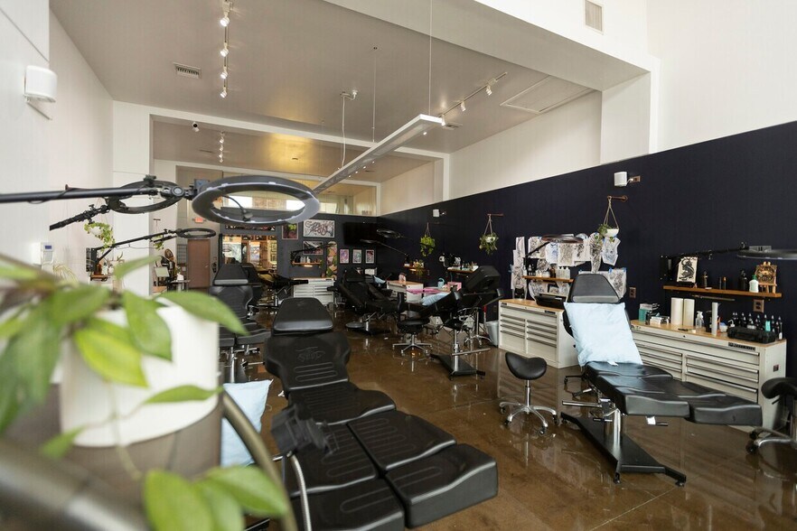 More Photos Of 1601-1607 N Franklin St, Tampa General Retail For Lease