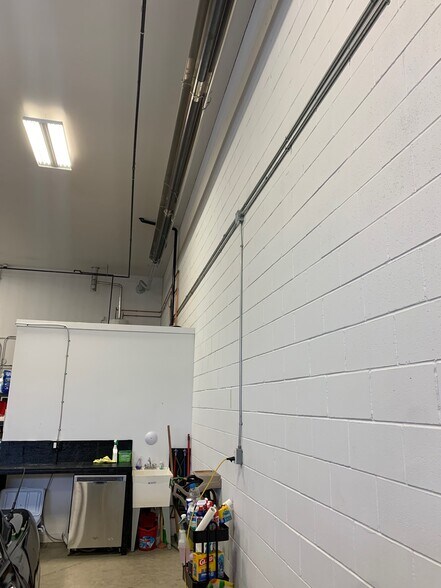 More Photos Of 974 Boulder Blvd, Stony Plain Warehouse For Lease