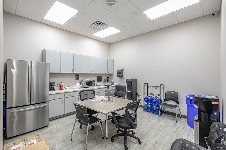 More Photos Of 14002 Mercury Dr, Laredo Warehouse For Lease