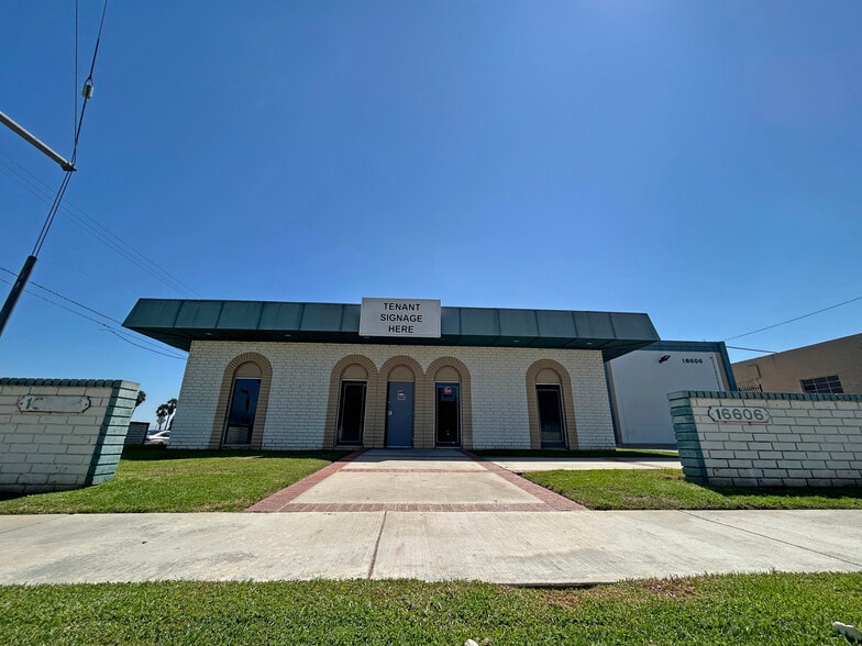 More Photos Of 16606 Schoenborn St, North Hills Warehouse For Lease