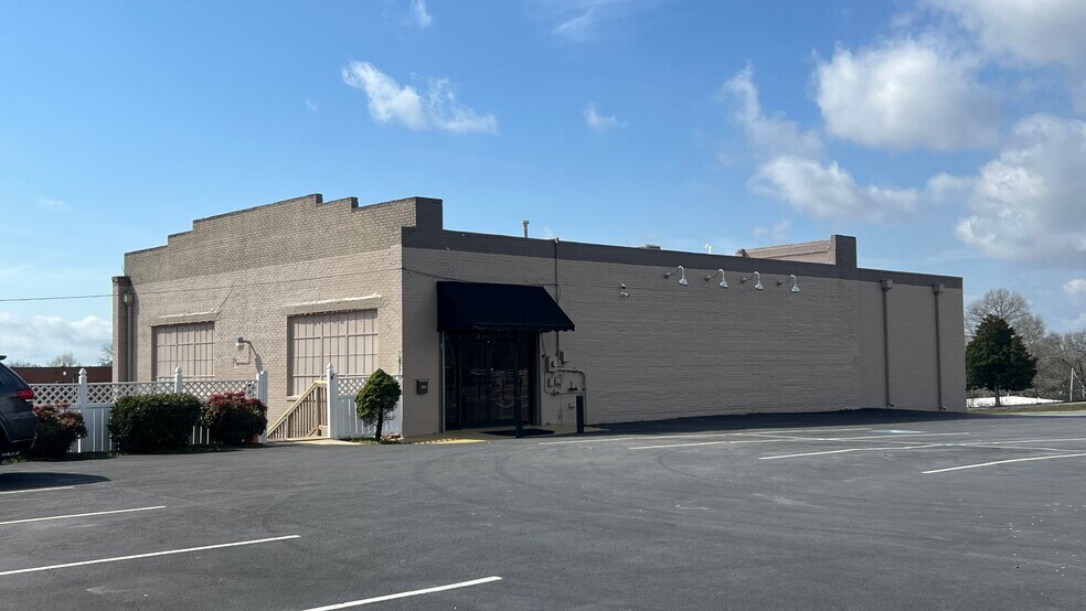 Primary Photo Of 111 W King St, Kings Mountain Freestanding For Lease