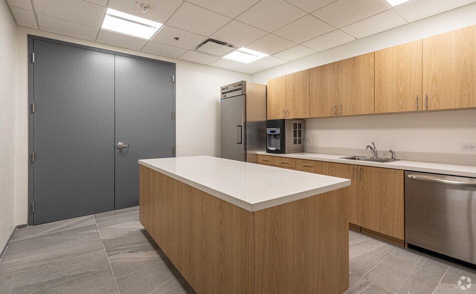 More Photos Of 515 N Flagler Dr, West Palm Beach Office Residential For Lease