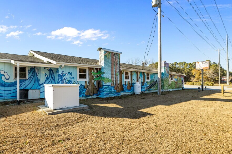More Photos Of 2383 Hwy 58, Swansboro Restaurant For Sale