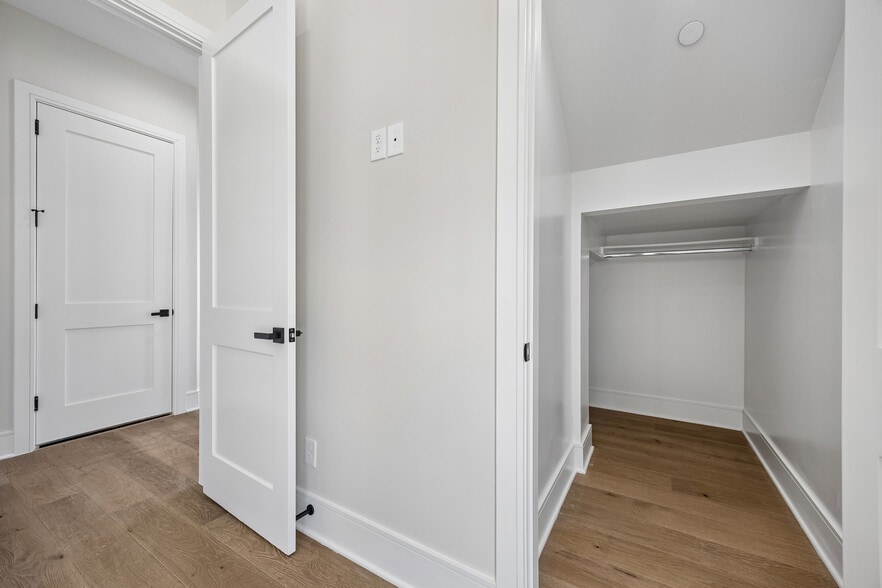 More Photos Of 5821 Winsome Ln, Houston Apartments For Sale