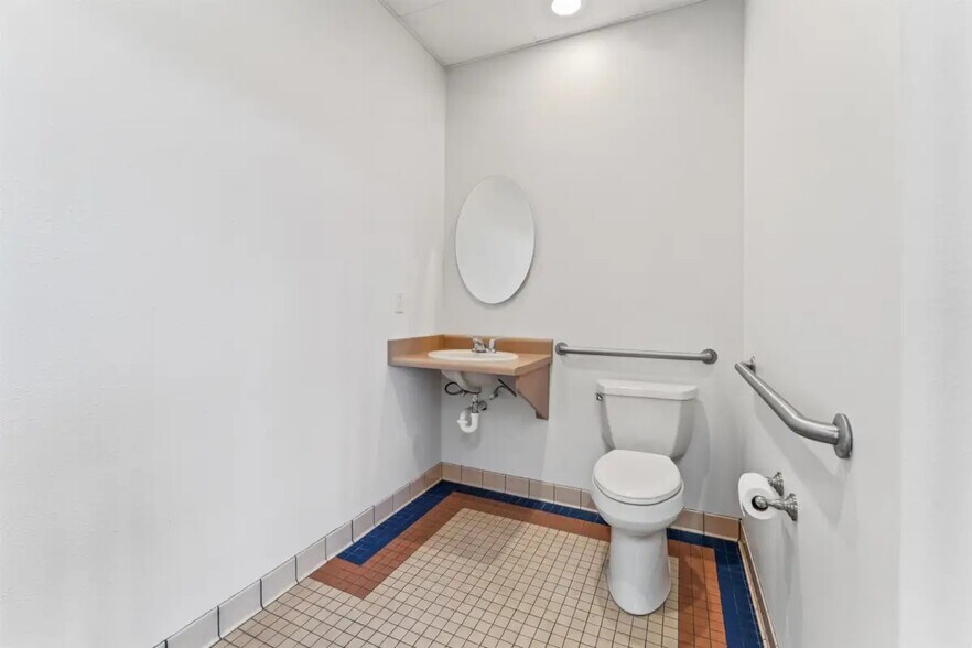 More Photos Of 180 Knights Way, Fond Du Lac Medical For Sale