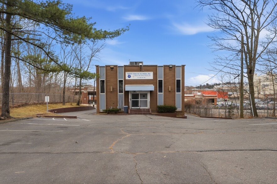 More Photos Of 55 Curtis St, New Britain Freestanding For Sale