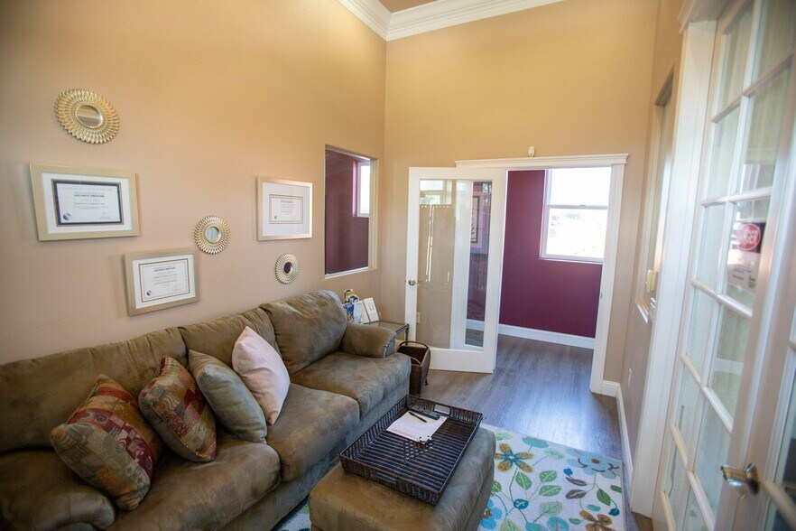 More Photos Of 2110 Railroad Ave, Redding Medical For Sale