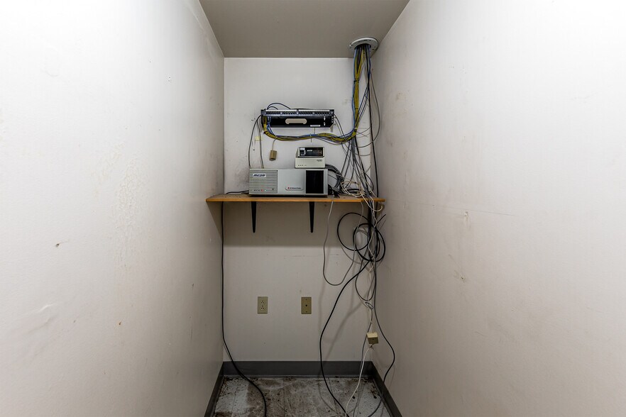 More Photos Of 624 S 7th St, Saint Joseph Industrial For Sale