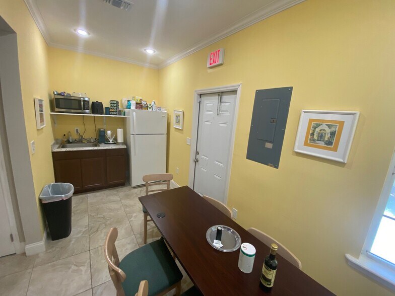 More Photos Of 1565 Sarno Rd, Melbourne Medical For Sale