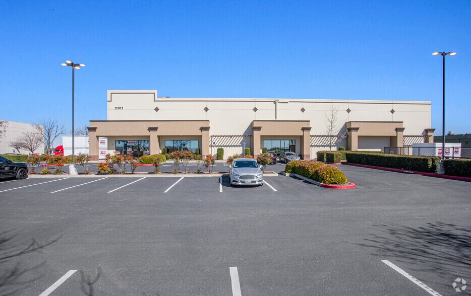 More Photos Of 2301 W Louise Ave, Manteca Distribution For Lease
